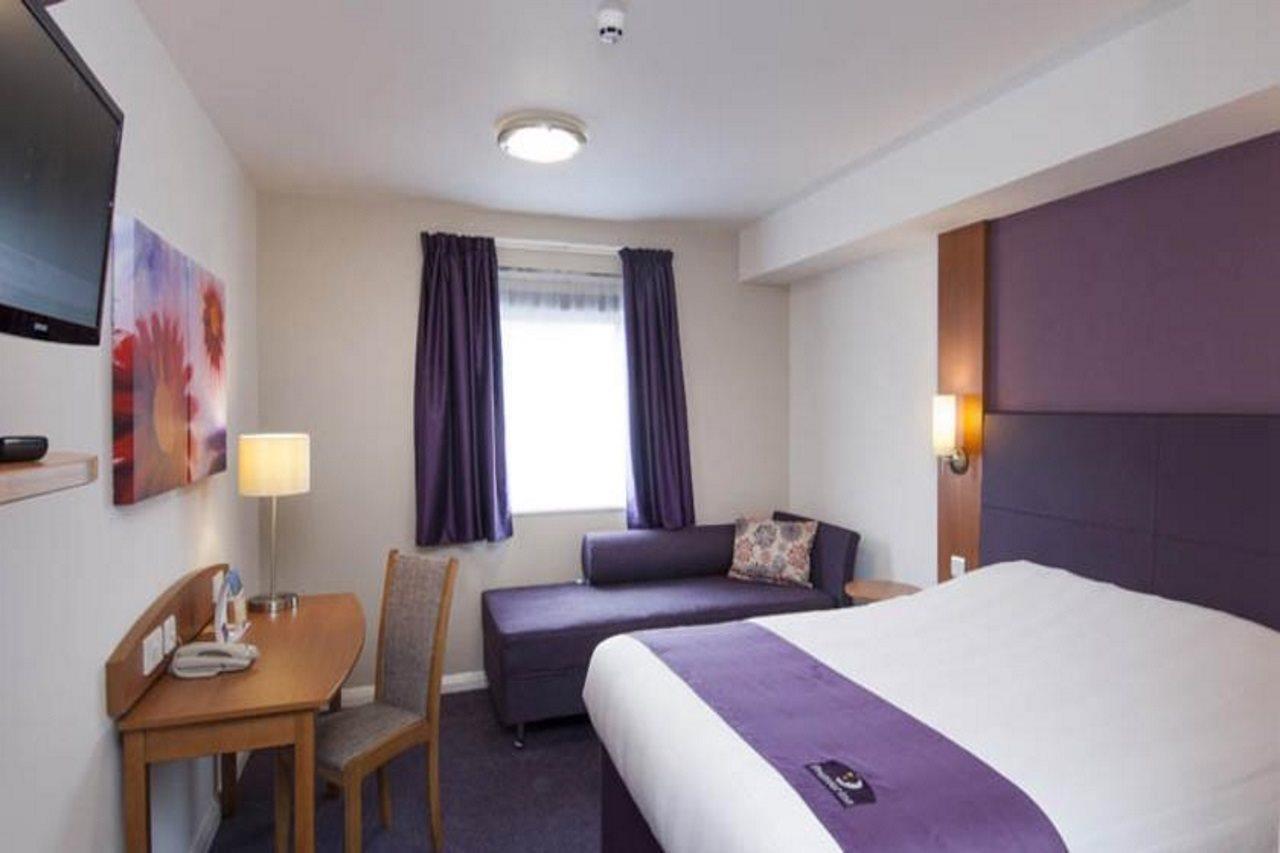 Premier Inn Portsmouth Horndean Exterior foto