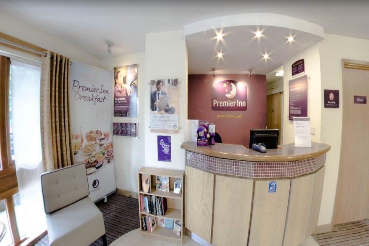 Premier Inn Portsmouth Horndean Exterior foto