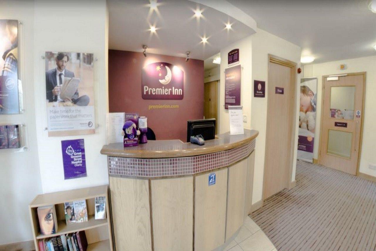 Premier Inn Portsmouth Horndean Exterior foto