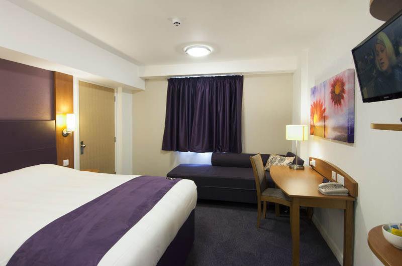 Premier Inn Portsmouth Horndean Exterior foto