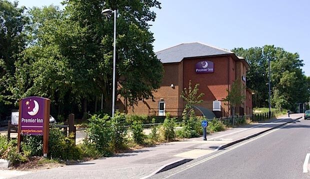 Premier Inn Portsmouth Horndean Exterior foto
